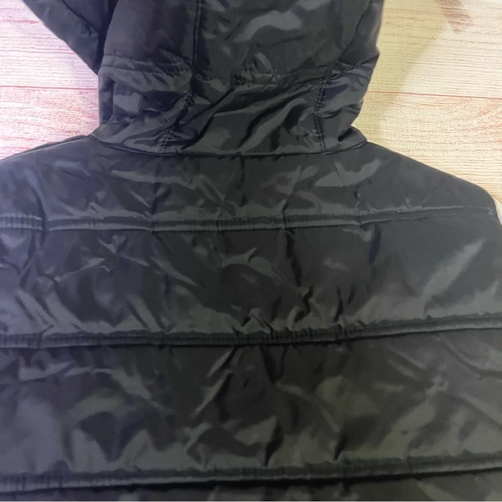 Jordan black, white,‎ red Big Boys' Nylon Puffer Jacket Size 4 | XS| 3-4 yrs